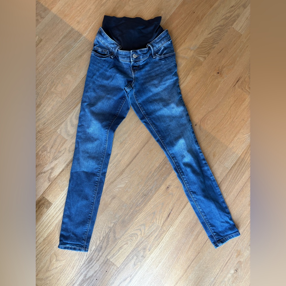 Old Navy Maternity Super Skinny Jeans